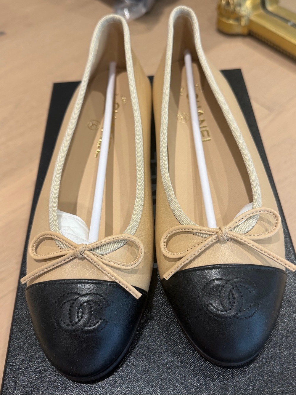 CHANEL CC Cap Toe Ballerina Flats Beige Black Leather ✨rare✨